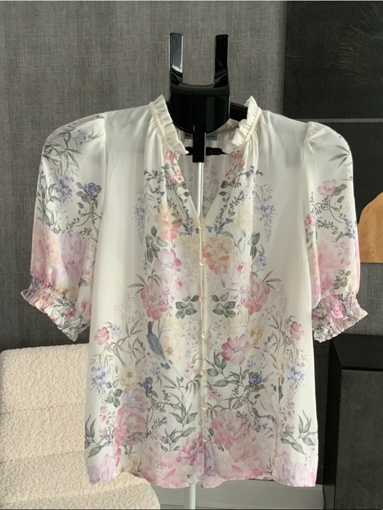 Maison D’Amelie Tops - Maison d’Amélie Cream Floral Short-Sleeve Ruffle-Neck Blouse S
